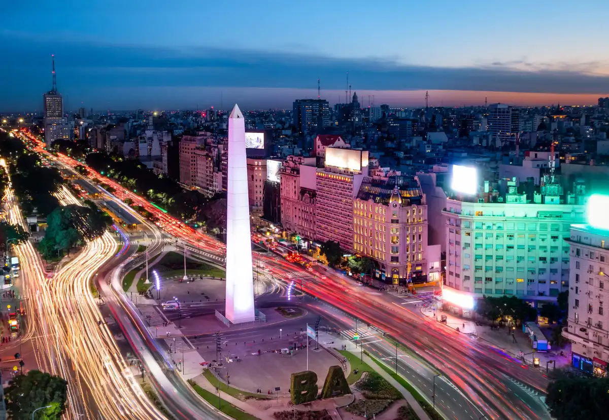 Obelisco y Avenida 9 de Julio de noche, Buenos Aires
